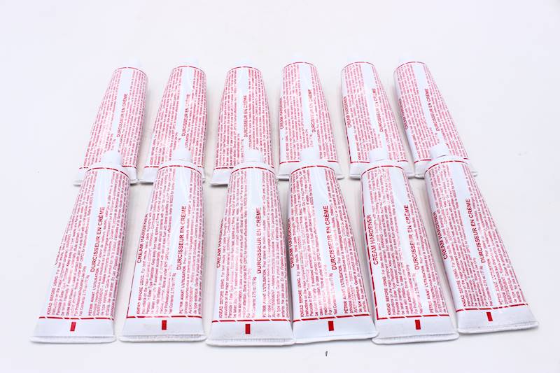 USC (133) 27007 CREAM HARDENER - RED