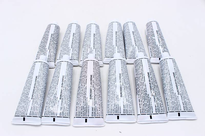 USC (133) 27010 CREAM HARDENER - RED