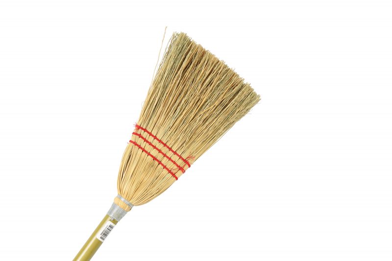Globe 4004 Lobby Corn Broom with black handle and swivel top