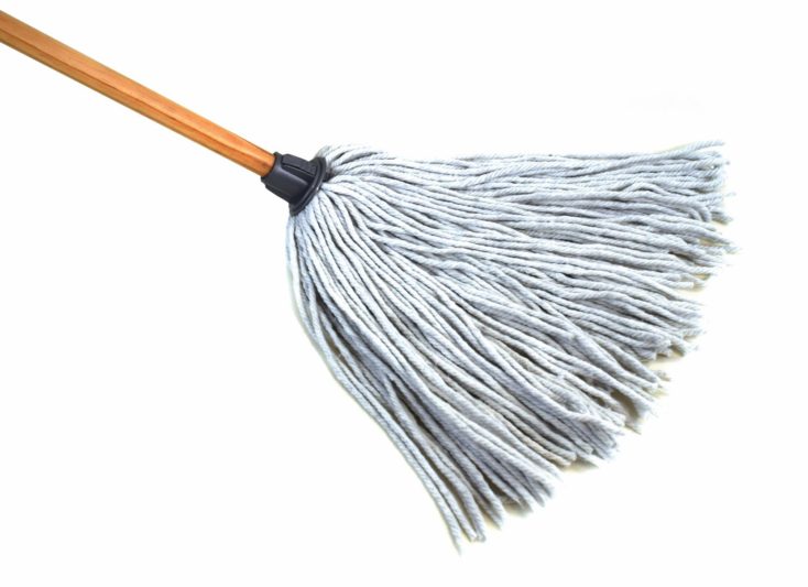 Globe 4014 8oz Synthetic Yacht Mop w/ 48" Wood Handle