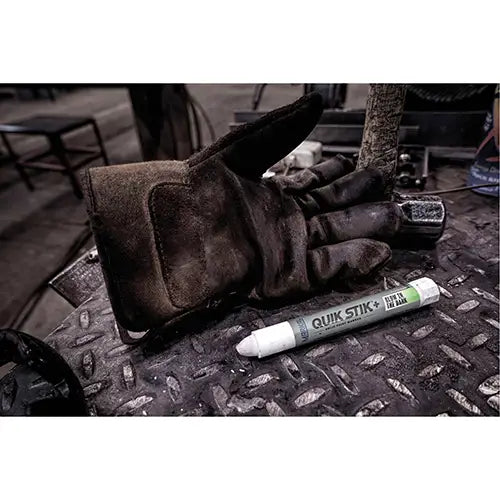 Quik Stik®+ Glow In The Dark Premium Paint Marker - 028850